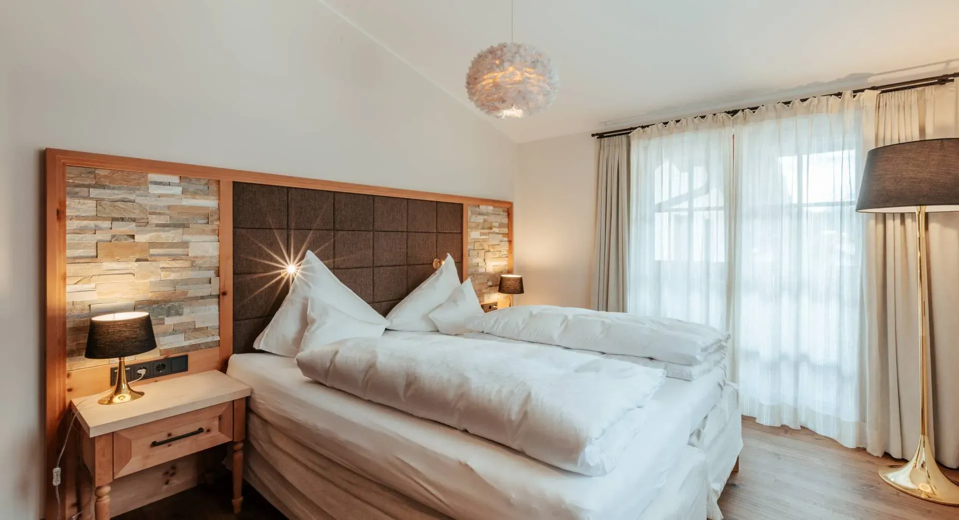 Komfortables Zimmer im Partnerbetrieb Biohotel Schweitzer für Seminarteilnehmer