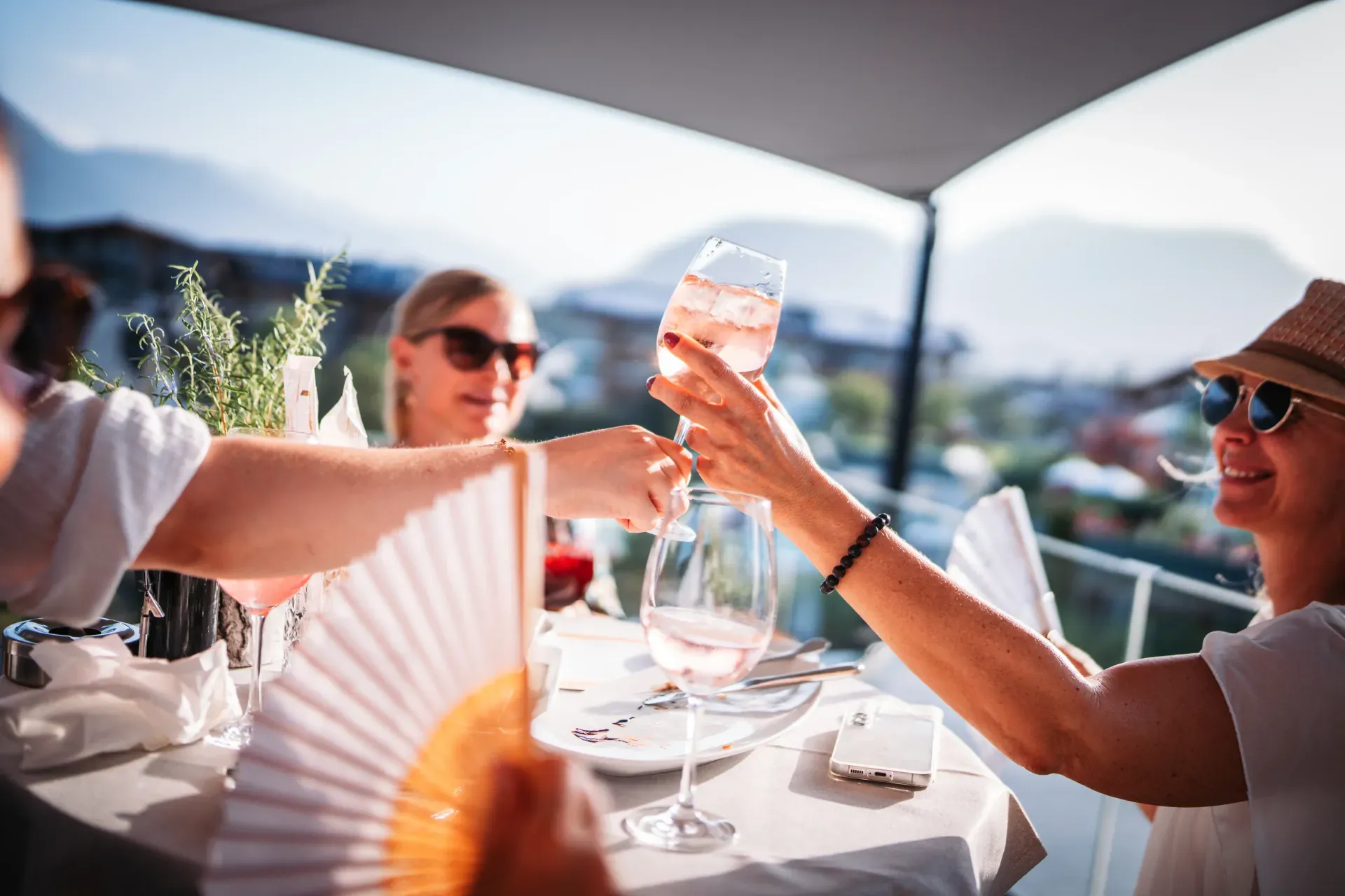 Guests toasting with sparkling wine at the Come Together on the sunny Greenvieh rooftop terrace, Mieming