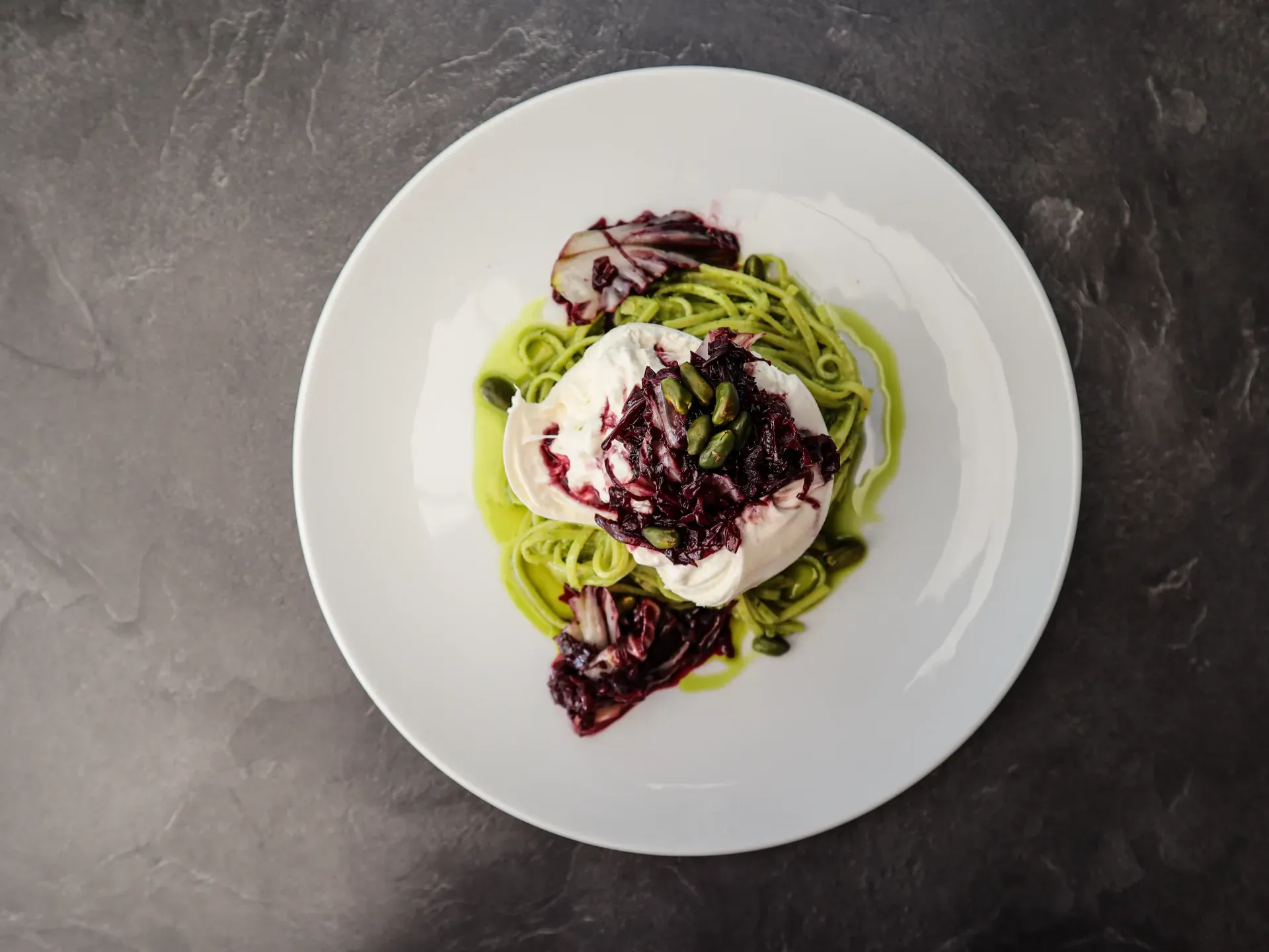 Hausgemachte Pasta mit Burrata aus der Greenvieh Küche