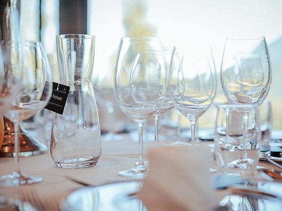 Festlich gedeckter Tisch im Greenvieh Restaurant